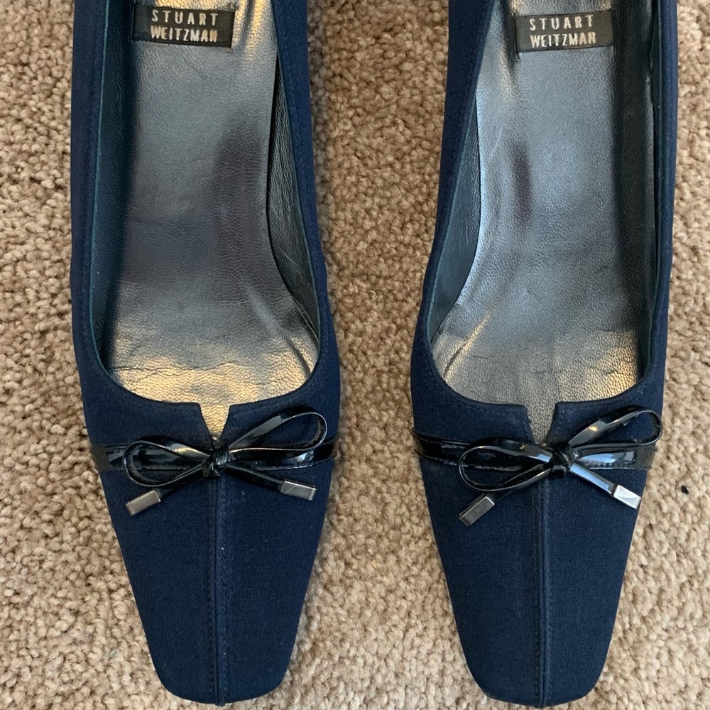 Used Stewart Weitzman pump with a little heel (see photos).